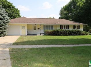910 S Jansen St, Rock Rapids, IA 51246