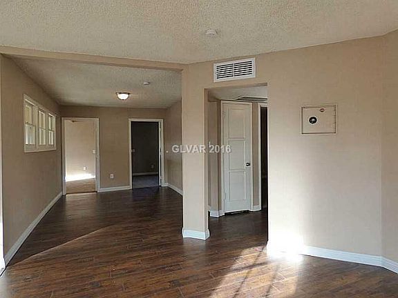 4th image of 1077 E Oakey Blvd