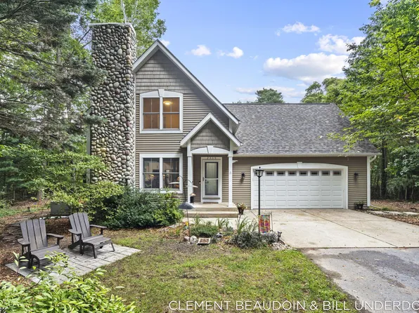 2339 Forest Trail Cir, Fennville, MI 49408