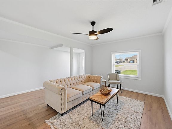 3rd image of 330 W Vinyard Rd