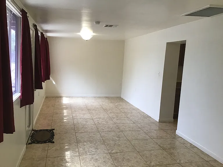 542 E Flores St — Photo 14