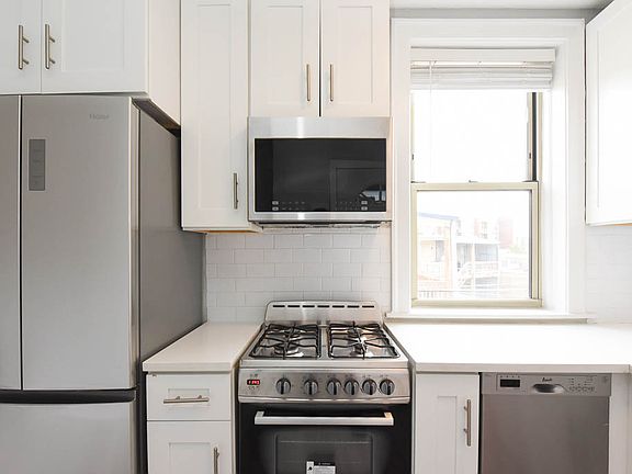 2nd image of 5111 W Montrose Ave APT 2A