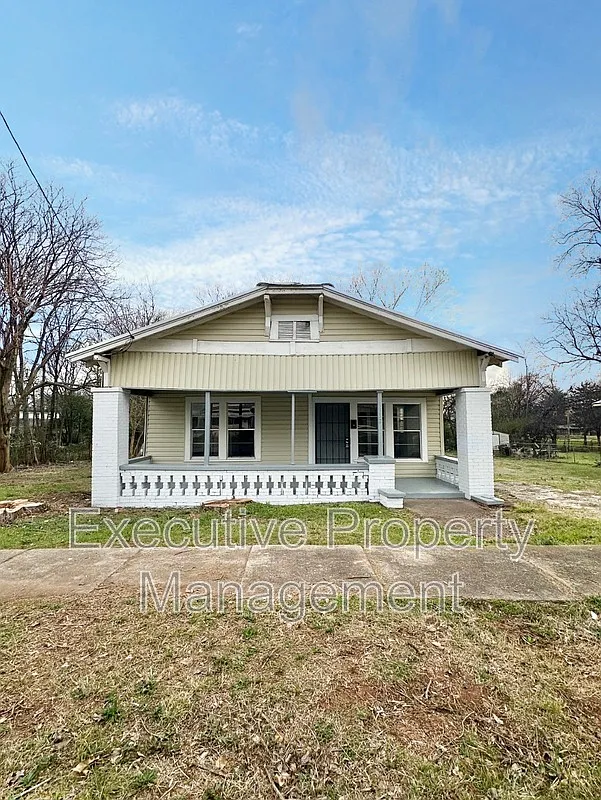 2 bed, 1.0 bath, 1115 sqft, $950 — Photo 1