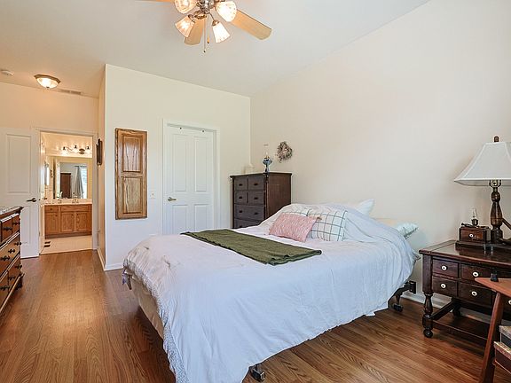 3rd image of 12926 Oak Grove Dr