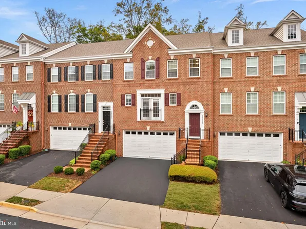 20281 Center Brook Sq, Sterling, VA 20165