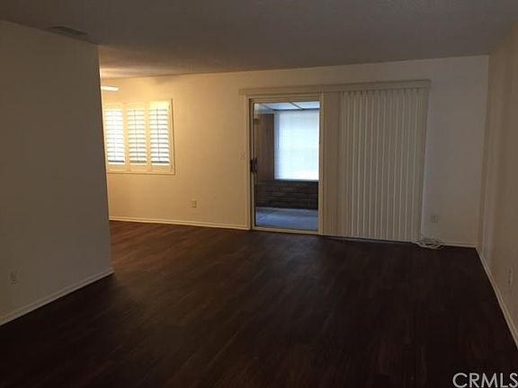 5th image of 865 Queensbury Ave