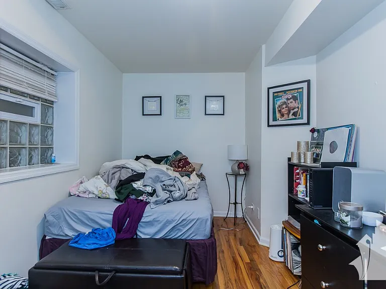 1433 W Oakdale Ave #G — Photo 9