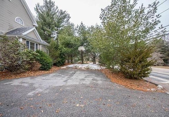 Extra parking w/ basketball