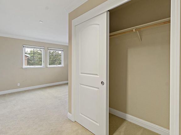 4th image of 241 Granada Park Cir