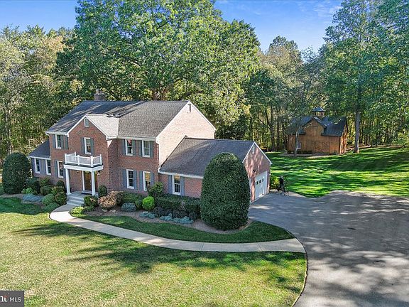 4th image of 17713 Hollingsworth Dr