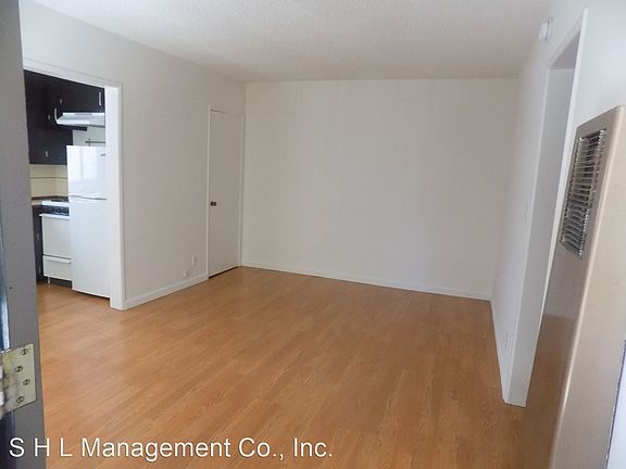 5th image of 1013 Ocean Park Blvd #4