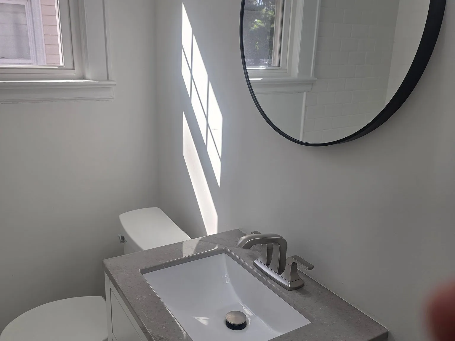 Renovated 3 bedroom 2 bathroom apartment for rent!! — Photo 3