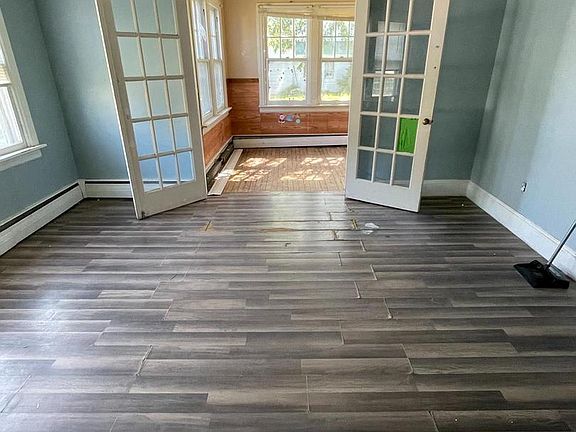 3rd image of 504 Main St