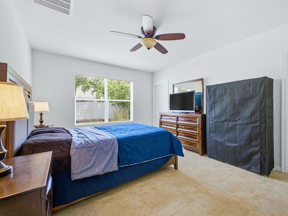 1st image of 113 SE 3rd Avenue
