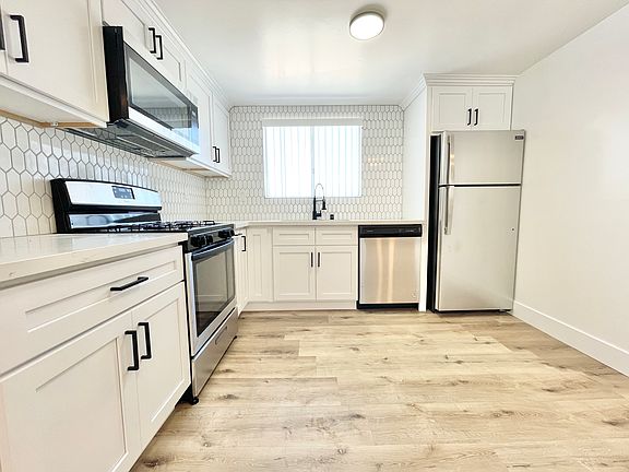 3rd image of 11432 Cedar Ave #2