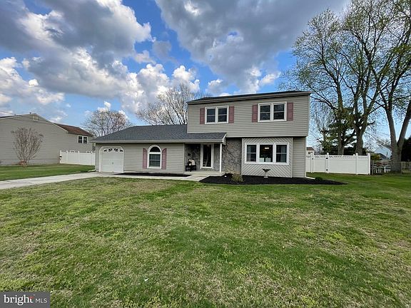 5th image of 5 Fenwick Ln