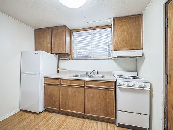 2nd image of 1221 N Clarkson St #11272566