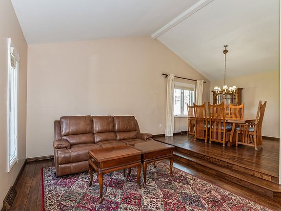 3rd image of 120 Rossford Ln