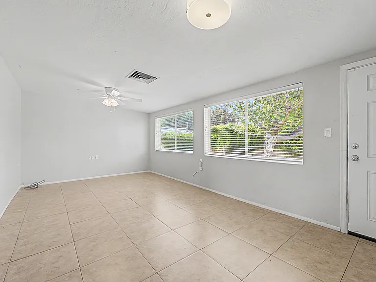 2514 E Campbell Ave — Photo 12