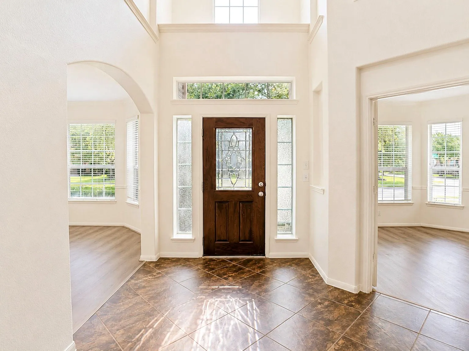 5 bed, 3.5 bath, 3626 sqft, $3,950 — Photo 4