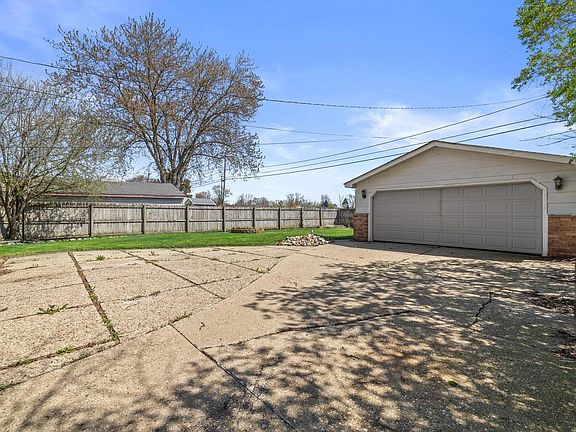 2nd image of 3317 Kennsington Square ROAD