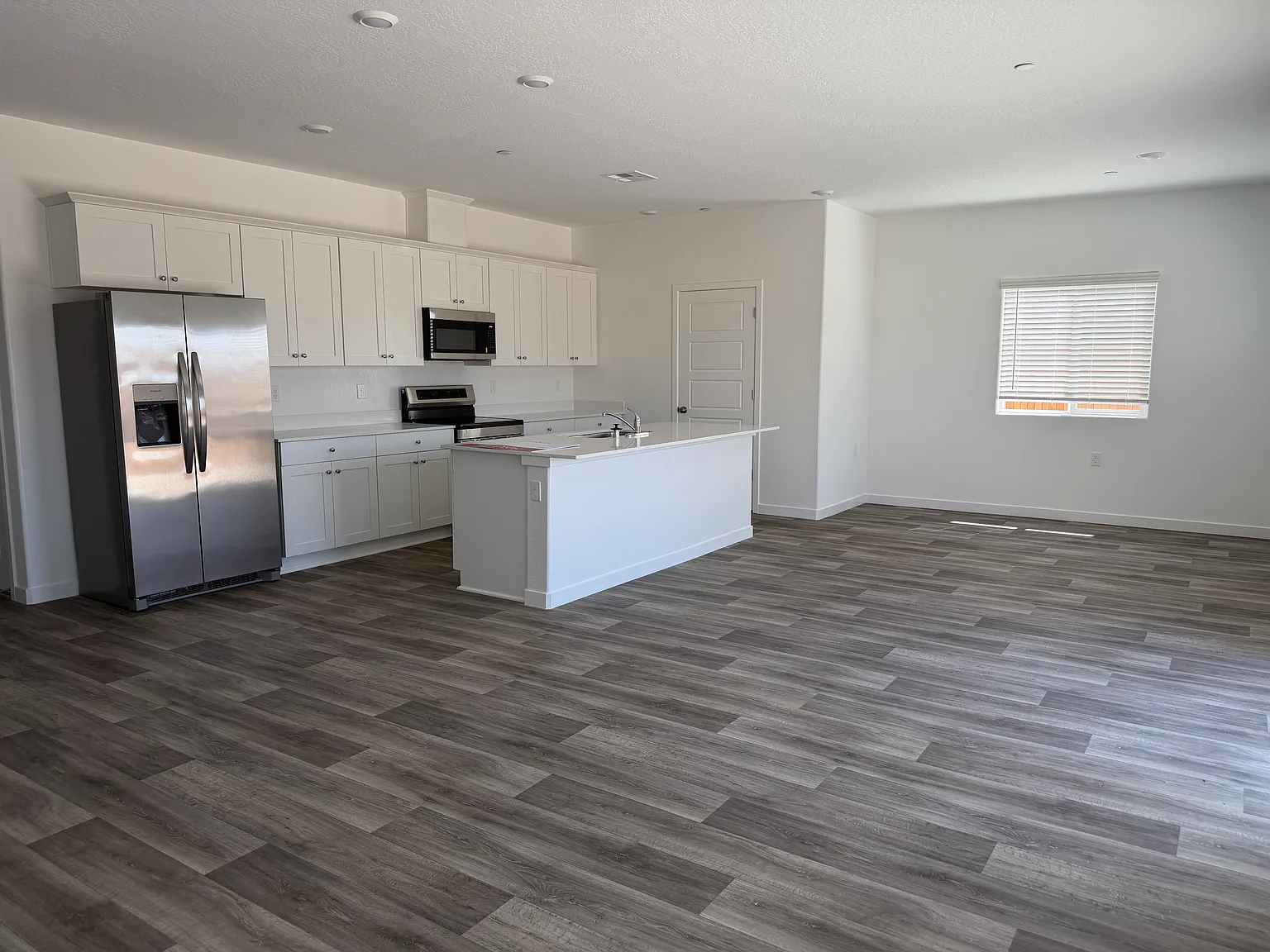 4 bed, 2.5 bath, 1969 sqft, $2,895 — Photo 3
