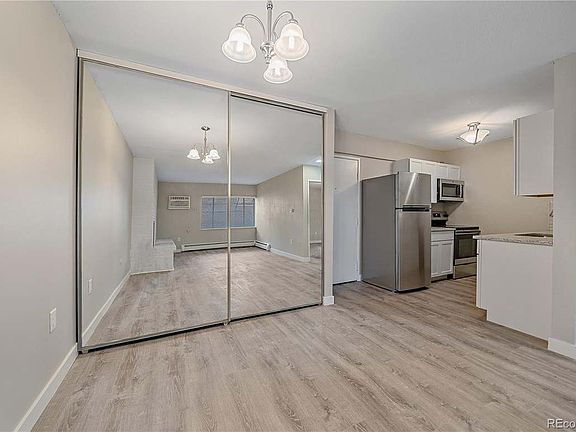 Open concept kitchen/dining room