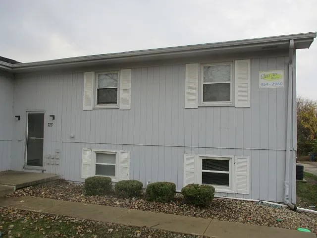 713 Golfcrest Rd S — Photo 1
