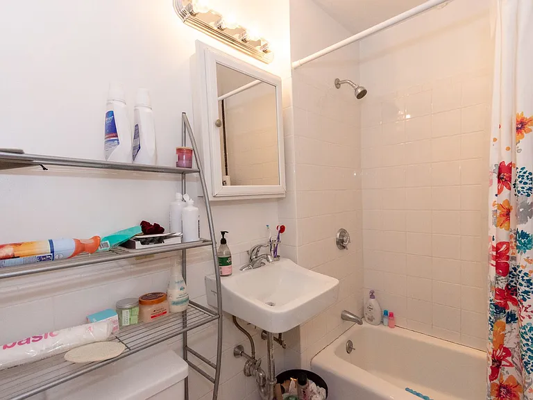 31 Glenville Ave #6 — Photo 6
