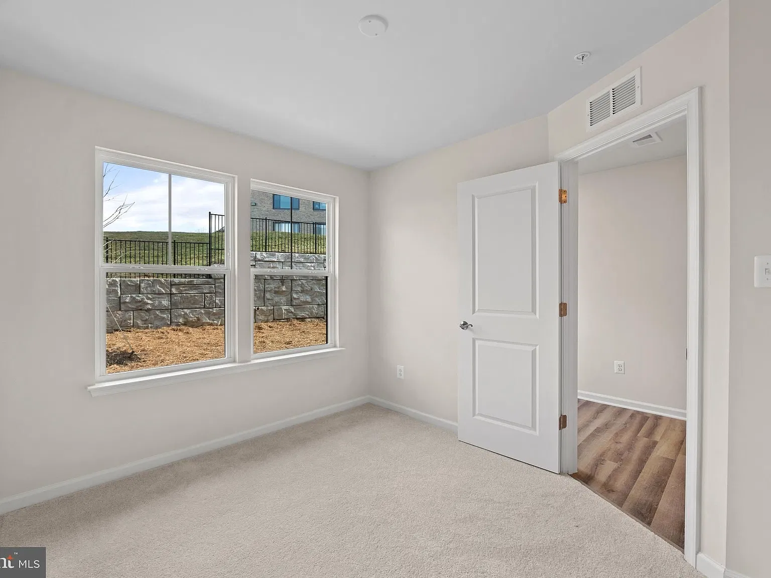 4 bed, 4.5 bath, 2055 sqft, $3,495 — Photo 4