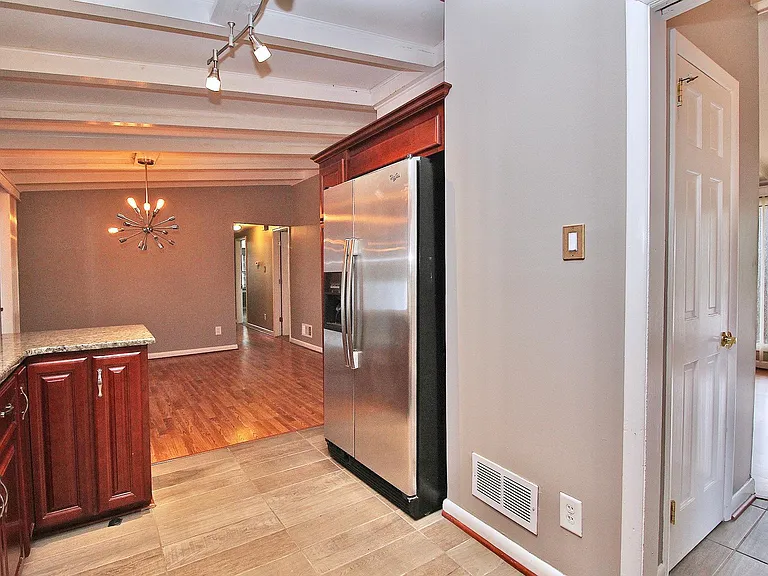 401 Scaleybark Rd — Photo 16
