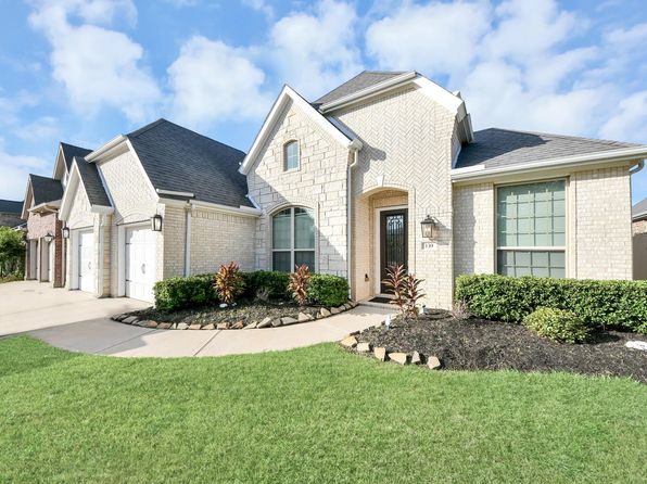 139 Round Lake Dr
