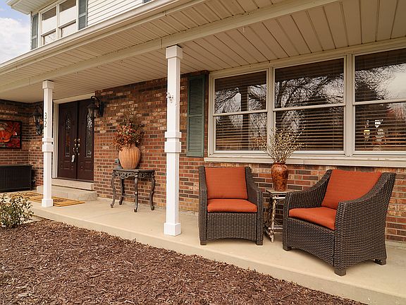 CHARMING FRONT PORCH OVERLOOKING LARGE FRONT YARD & MATURE TREES.