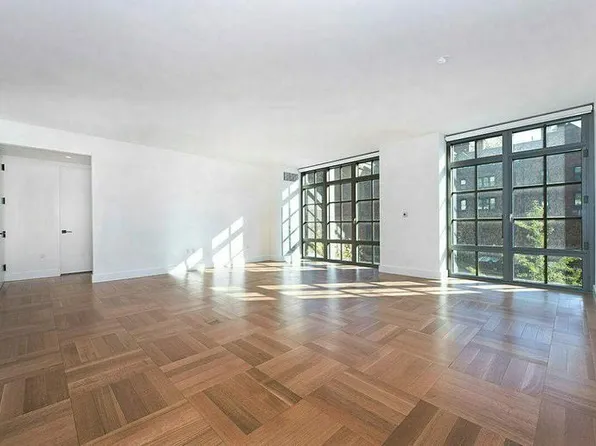 500 West 21st Street image 3 of 12