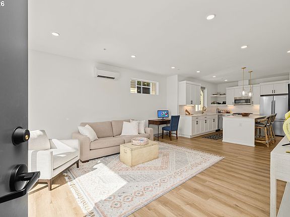 4th image of 3920 N Montana Ave #301