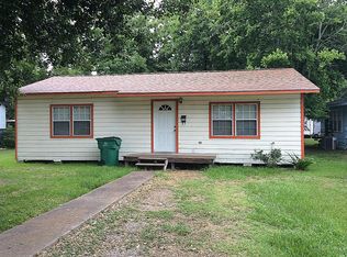 310 Magnusson Ave, Palacios, TX 77465