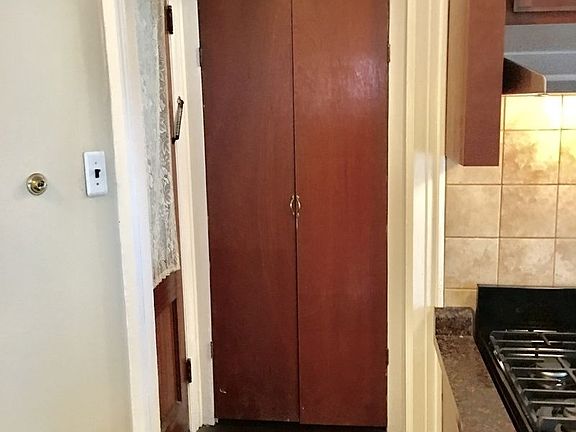 4th image of 2841 46th St APT 1F
