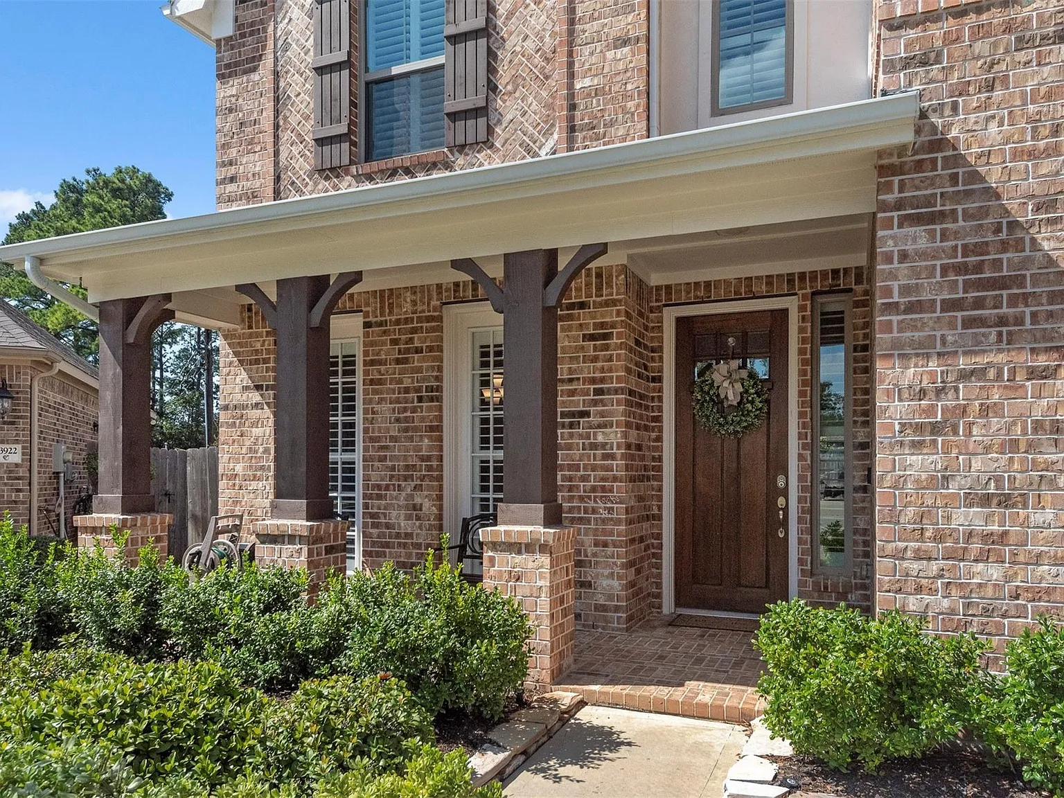 4 bed, 3.5 bath, 3703 sqft, $4,800 — Photo 2