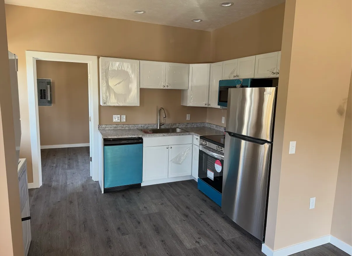 3 bed, 1100 sqft, $1,450 — Photo 3