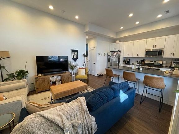 2nd image of 1749 W Chicago Ave #3R