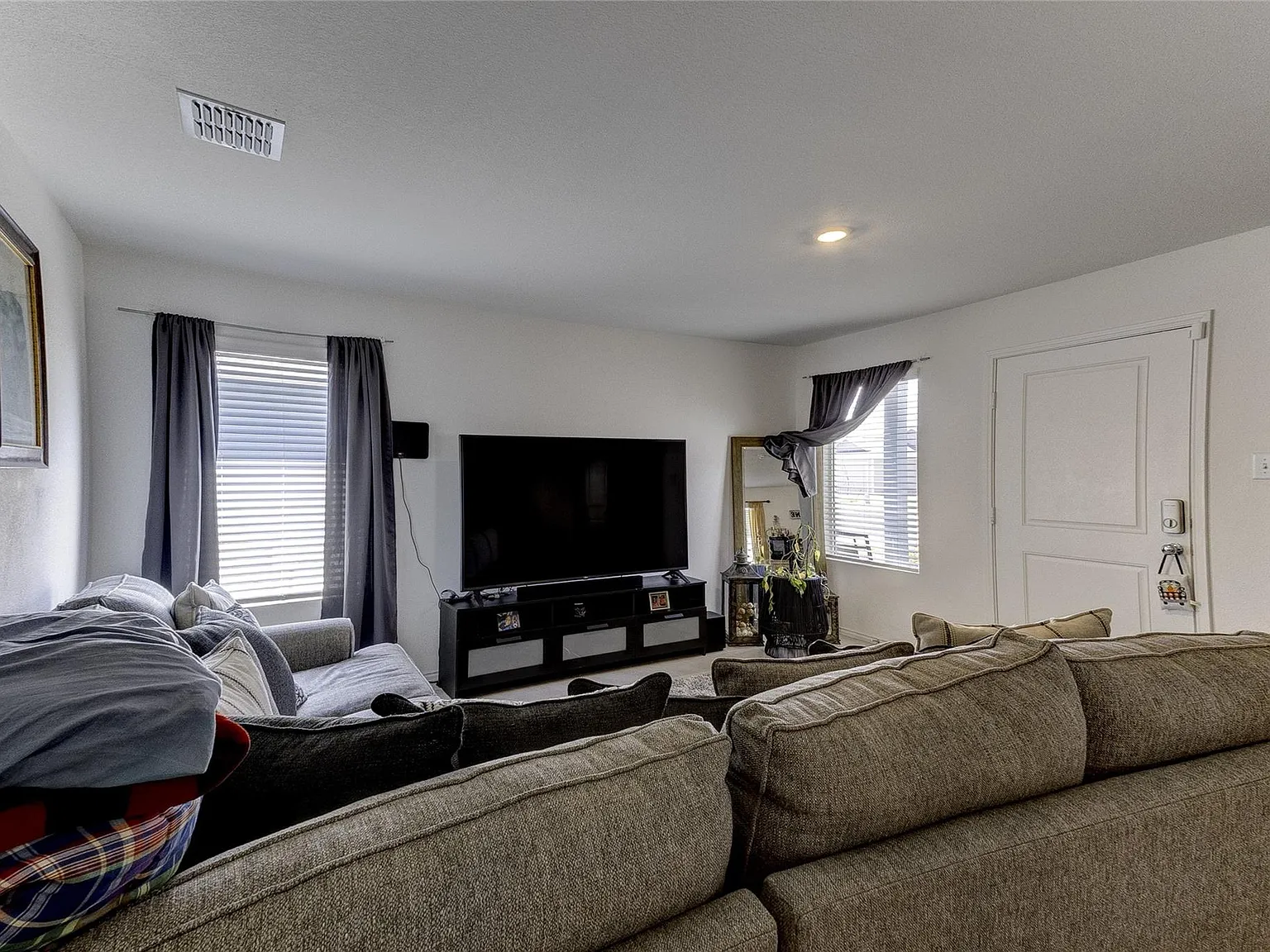 3 bed, 2.0 bath, 1450 sqft, $2,000 — Photo 4