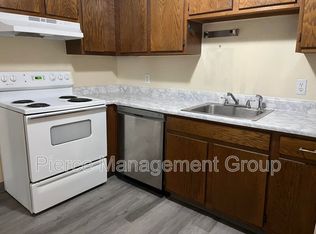 20 Wolf Rd APT E100, Lebanon, NH 03766