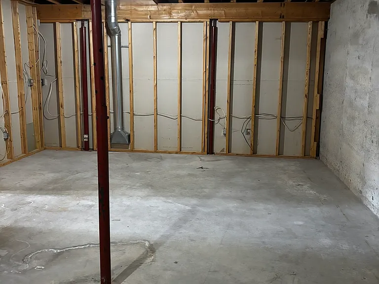 1545 Helen Ct — Photo 30