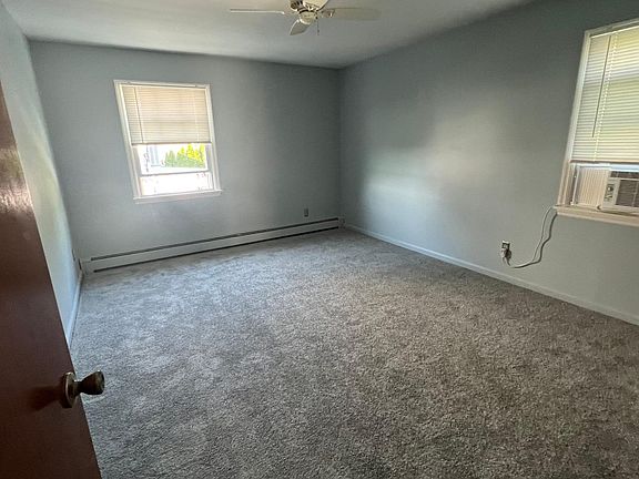 5th image of 254 Gainsborg Ave E