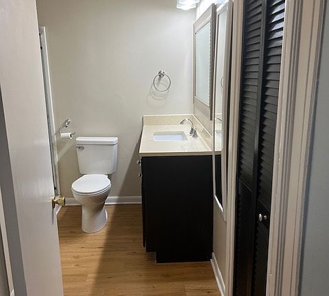 5th image of 4072 Erie St APT 1