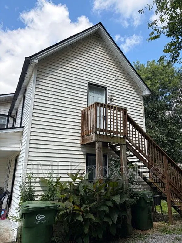 2 bed, 1.0 bath, 1200 sqft, $1,050 — Photo 3