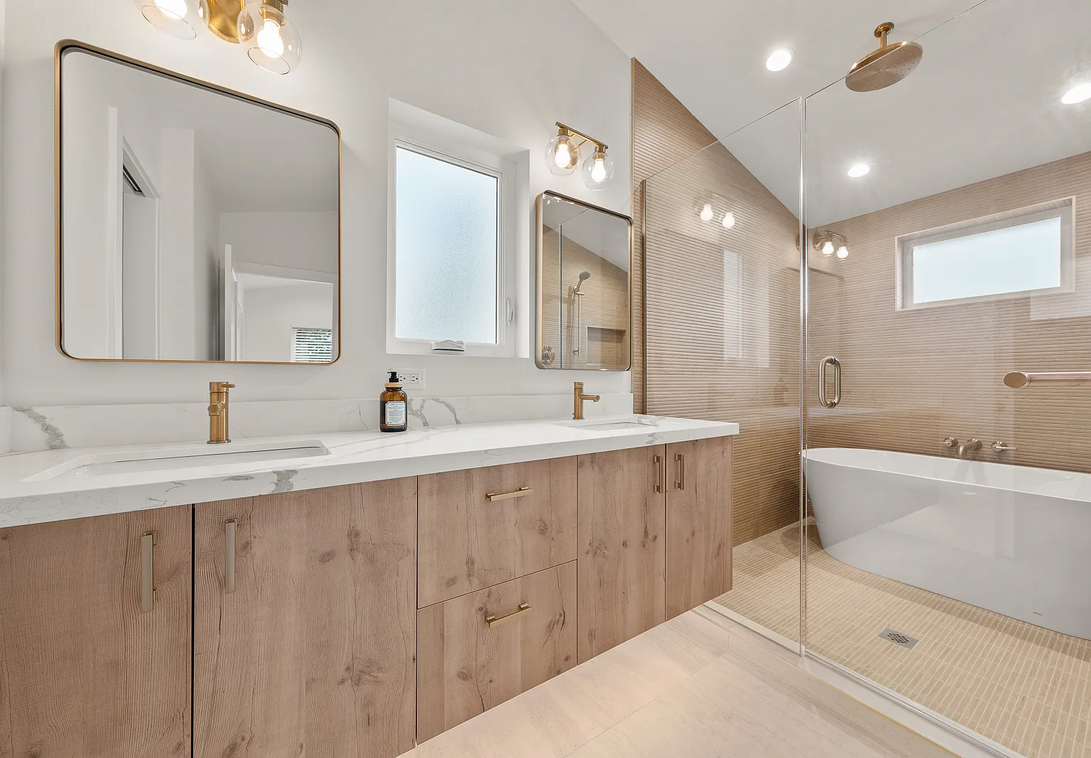 3 bed, 1250 sqft, $4,195 — Photo 1