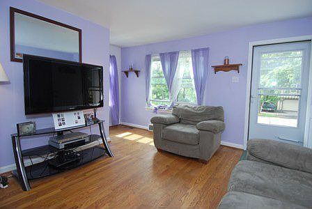 4th image of 9611 Trescott Ave