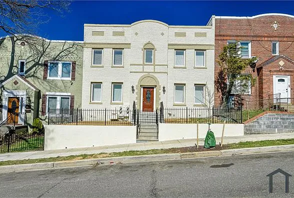 1222 Queen St NE #3