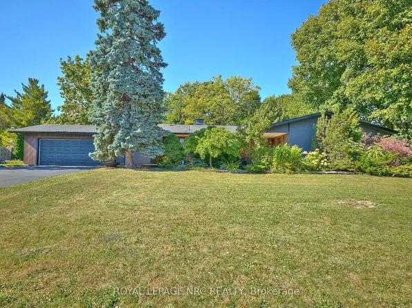 7 Woodmount Dr, Saint Catharines, ON L2T 2X8